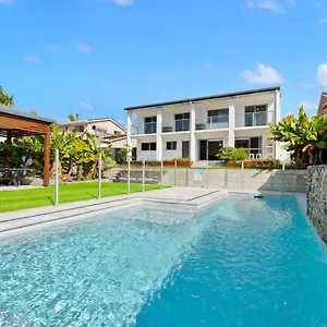 4 Bedroom Fabulous On Canal Holiday home